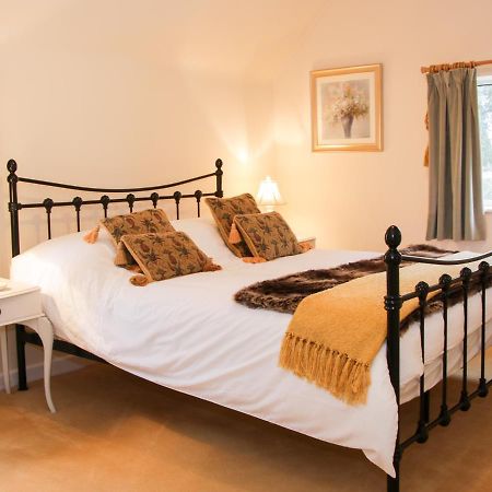Cream Door Cottage คิดเดอร์มินสเตอร์ ภายนอก รูปภาพ