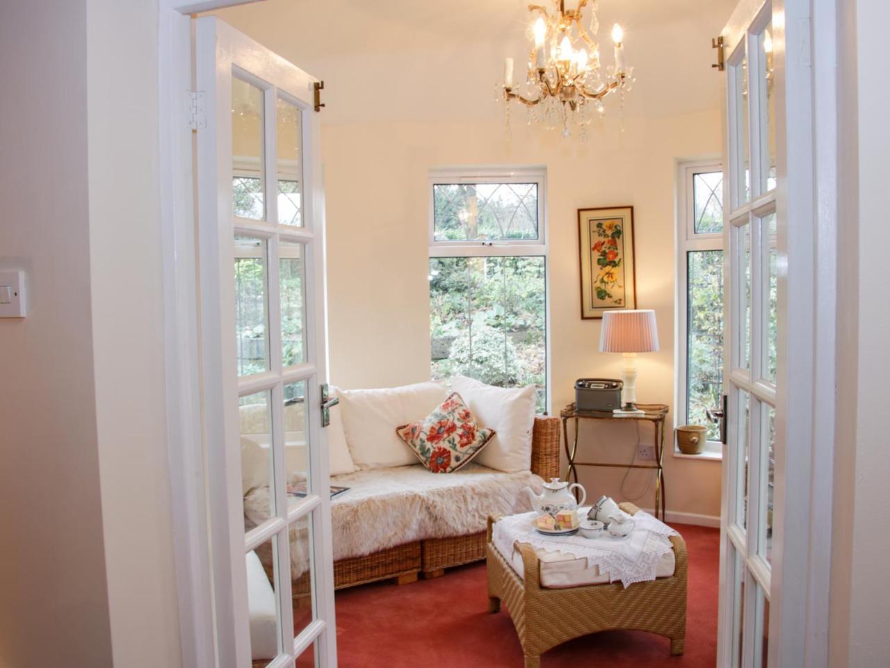 Cream Door Cottage คิดเดอร์มินสเตอร์ ภายนอก รูปภาพ
